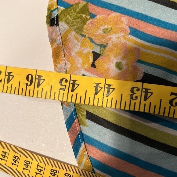 Mileage BLOUSE WITH TIE WAIST AND LONGER SHIRT TAIL BACK size.XL - Picture 11 of 12